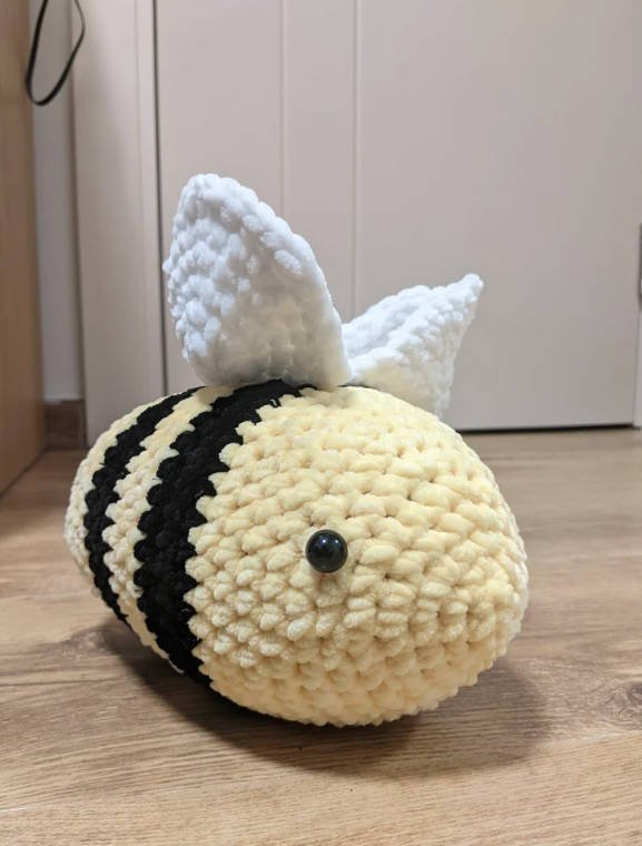 DIY Crochet Bee.jpg